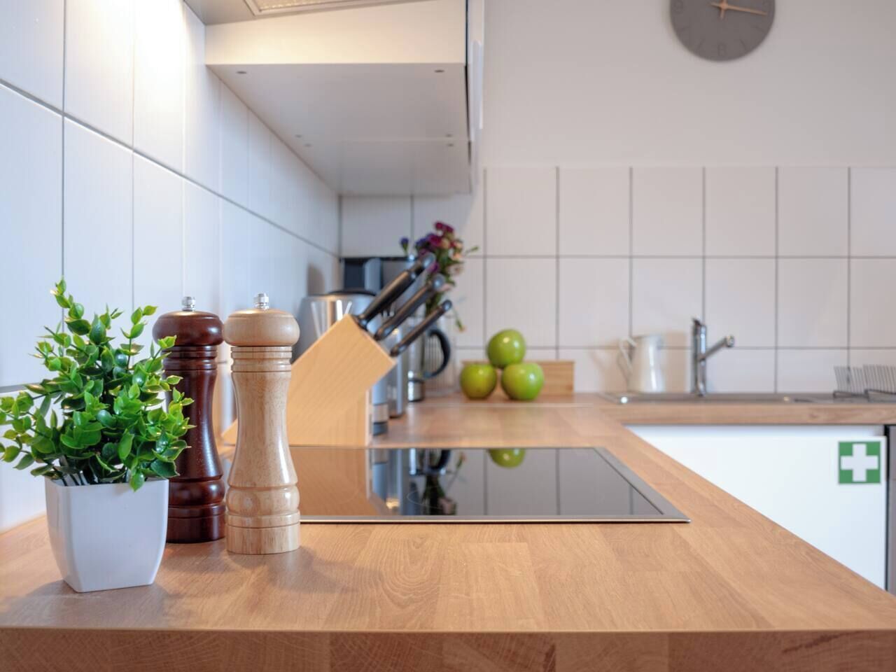 Frigorífico, horno, placa de cocina y lavavajillas