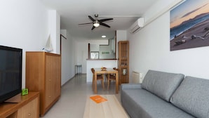 Apartment | Living room - Apartment in Empuriabrava Near Skydive Center (Castello d'Empuries)