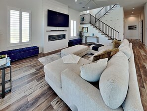 Smart TV, fireplace
