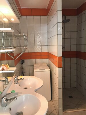 Shower, hair dryer, towels, soap - In a green setting, charming 4-bedroom apartment near the island's beaches and golf course! (Les Trois-Îlets)