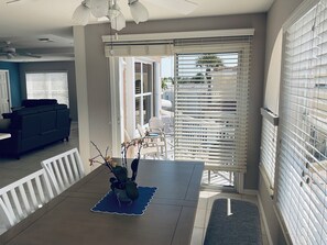 Dining - Spacious 2-bedroom 2-story house on Hutchinson Island (Jensen Beach)