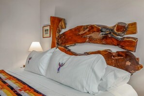 3 bedrooms, in-room safe, iron/ironing board, WiFi