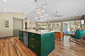 Interior - Grandview (Denton Township)