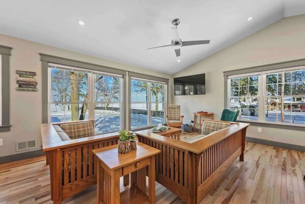 Interior - Grandview (Denton Township)