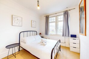 2 bedrooms, WiFi, bed sheets