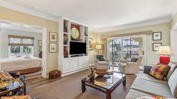 Téléviseur, bureau