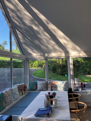 Dining - Streamside cottage on the Wild Atlantic Way with WiFi & Parking (Drimoleague)