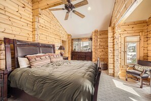 4 bedrooms, desk, iron/ironing board, WiFi - Luxury Home for 12 with Hot Tub, Sauna & Mtn Views! (Breckenridge)