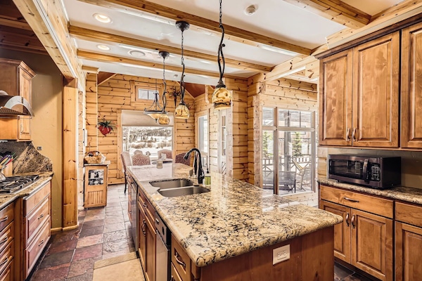Fully equipped kitchen