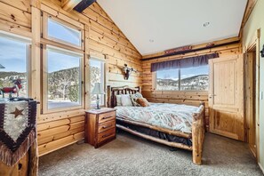 3 bedrooms, desk, iron/ironing board, WiFi