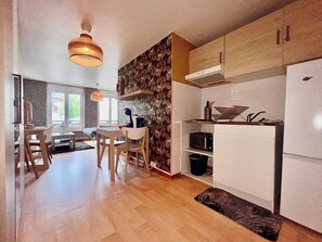 Fridge, microwave, coffee/tea maker, electric kettle