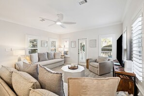 TV - Low Speed Vehicle! 4 Adult Bikes! 2 Community Pools! Close to the Beach! (Santa Rosa Beach)