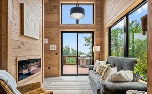 Fernseher, Kamin, Arbeitsbereiche