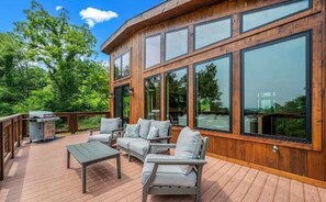 Terrace/patio - Stunning Cabin for 6 with Hot Tub & Pool Table! (Sevierville)