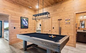 Games room - Stunning Cabin for 6 with Hot Tub & Pool Table! (Sevierville)