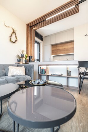 Căn hộ, ban công | Phòng khách