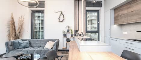 Apartment, Balkon | Wohnzimmer