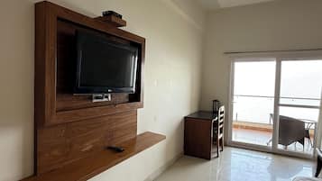 Deluxe Double Room, Mountainside | Free WiFi