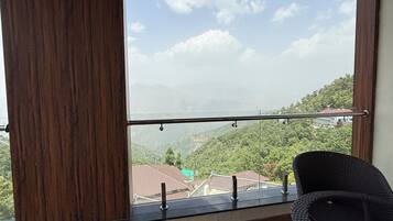 Deluxe Triple Room | Balcony