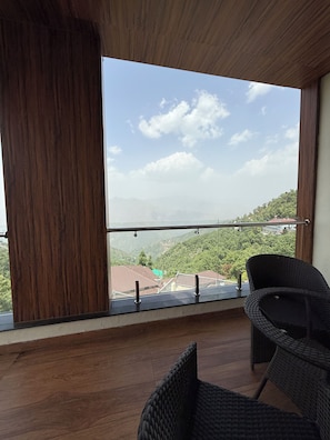 Deluxe Triple Room | Balcony - Hotel India (Mussoorie)