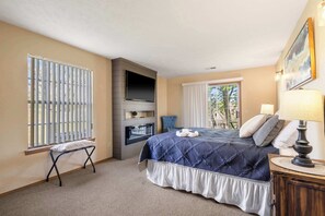 2 soverom, strykejern/-brett, reiseseng for barn og wi-fi