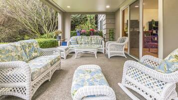 House, 2 Bedrooms | Terrace/patio