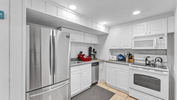 Apartment, 2 Bedrooms | Private kitchen | Fridge, oven, coffee/tea maker, toaster