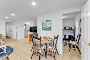 Apartment, 2 Schlafzimmer | Speisen