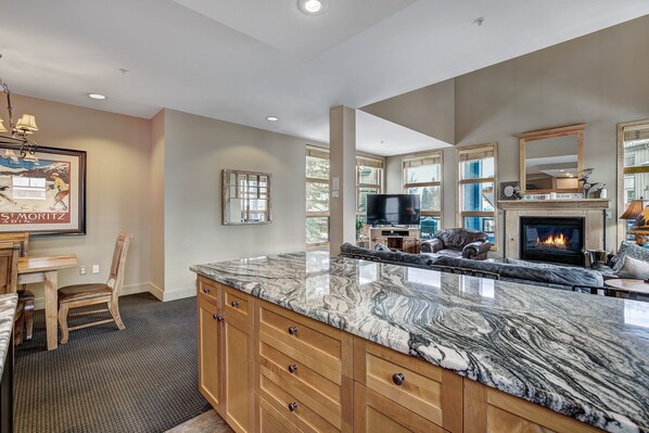 Condo, 3 Bedrooms | Interior