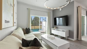 Casa geminada, 6 quartos | Área de estar | Smart TV
