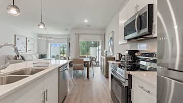 Residenza, 6 camere da letto | Cucina privata | Frigorifero, forno, macchina per tè/caffè, tostapane