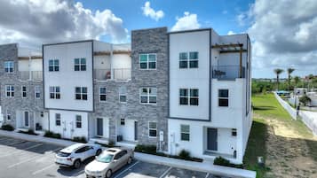 Townhome, 6 Bedrooms | Exterior