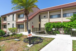 Condo, 2 Bedrooms | Exterior