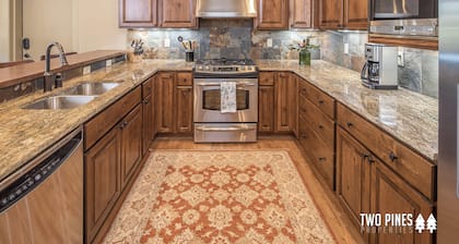 Gorgeous Condo, Mountain Views, Across from Big Sky Resort!