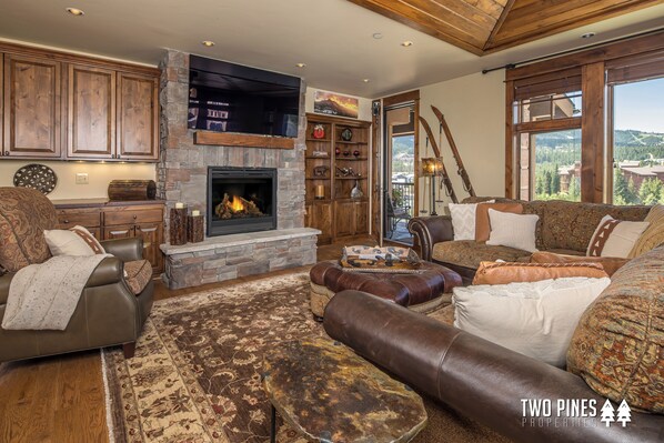 Smart TV, fireplace, ping pong