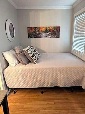 Iron/ironing board, free WiFi, bed sheets
