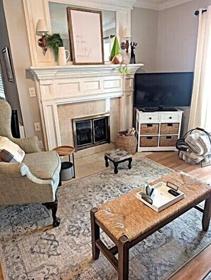 Smart TV, fireplace