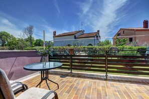 Apartment | Terrace/patio