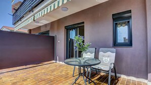Outdoor dining - Relaxing Studio With Lovely Terrace - Kajfes A2 (Fazana)