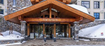 2 BDR Family Resort Condo with Pool, Lounge & Mountain Views!