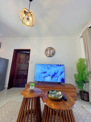 Deluxe Apartment, Garden View | Living area - The Home Kololo (Kampala)