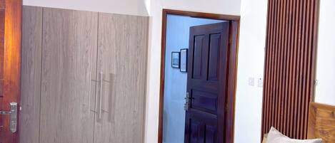 Deluxe appartement, uitzicht op tuin | 1 slaapkamer, een bureau, een laptopwerkplek, gratis wifi