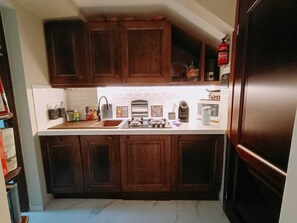 Microwave, stovetop, dishwasher, coffee/tea maker