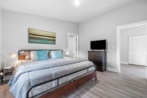 3 chambres, fer et planche à repasser, Wi-Fi, draps fournis