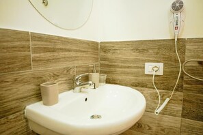 Bathroom - Room-from Home to Vesuvius Close to Pom (Torre del Greco)