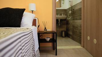 Room, 1 Bedroom | Living room