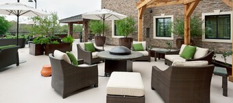 Free Breakfast + Outdoor Pool + Hot Tub | 15 Minutes from Six Flags!