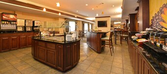 Free Breakfast, Free Wi-Fi | Indoor Pool, Hot Tub, Business Center