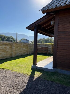 Comfort Chalet, Courtyard View | 1 bedroom, free WiFi, bed sheets - Chalés Miragem dos Canyons (Praia Grande)