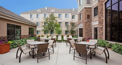Cozy Getaway near Mall of America w/ Free Parking!